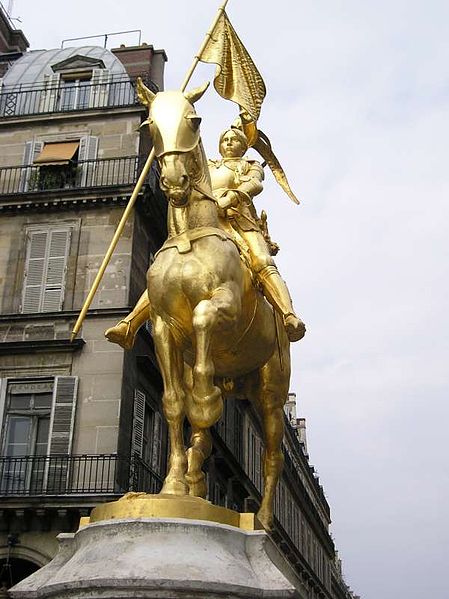 Statue équestre de sainte Jeanne d'Arc, place des Pyramides à Paris